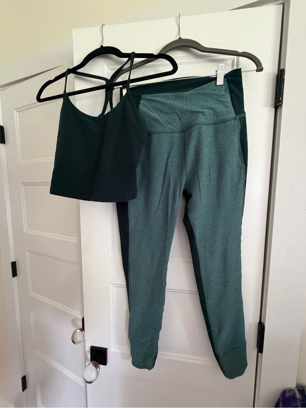 Beyond Yoga Two-Tone Forest Green High-Waist Leggings with Matching Bra